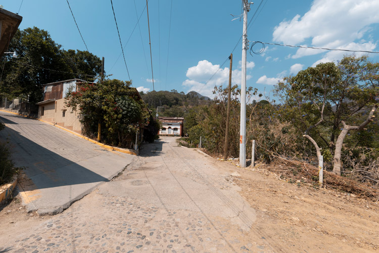 road to Fabrica de papel toledo paper workshop beside land for sale terreno in San Augustin Etla