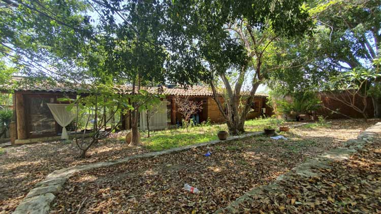 9	Large yard space in front of rustic adobe single floor house