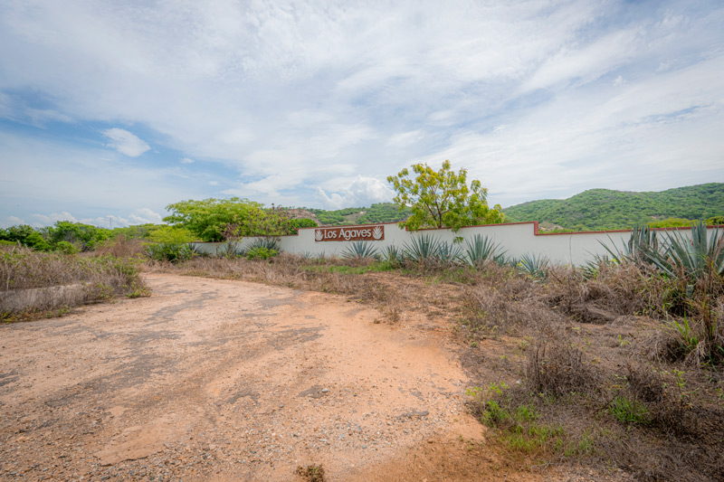 Los Agaves Fraccionamiento near Puerto Escondido in Santa Maria Colotepec wall and sign with lots for sale