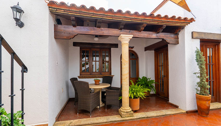 city center el centro Oaxaca house for sale colonial patio with table