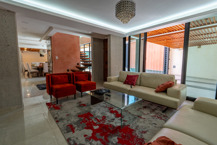 Living room with high ceiling in san felipe del agua