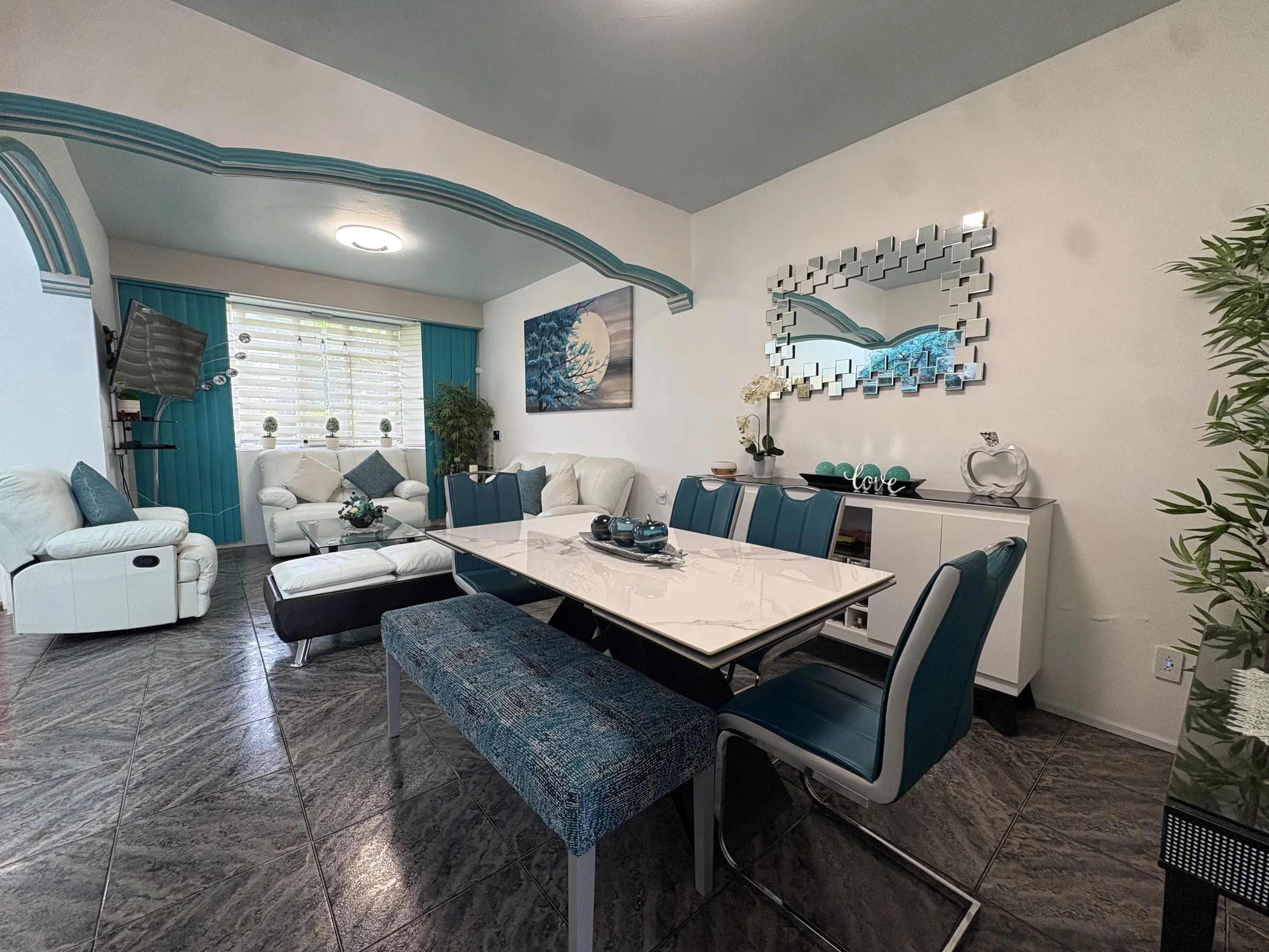 Spacious House with Apartments and Extensive Gardens in El Tule Image 2