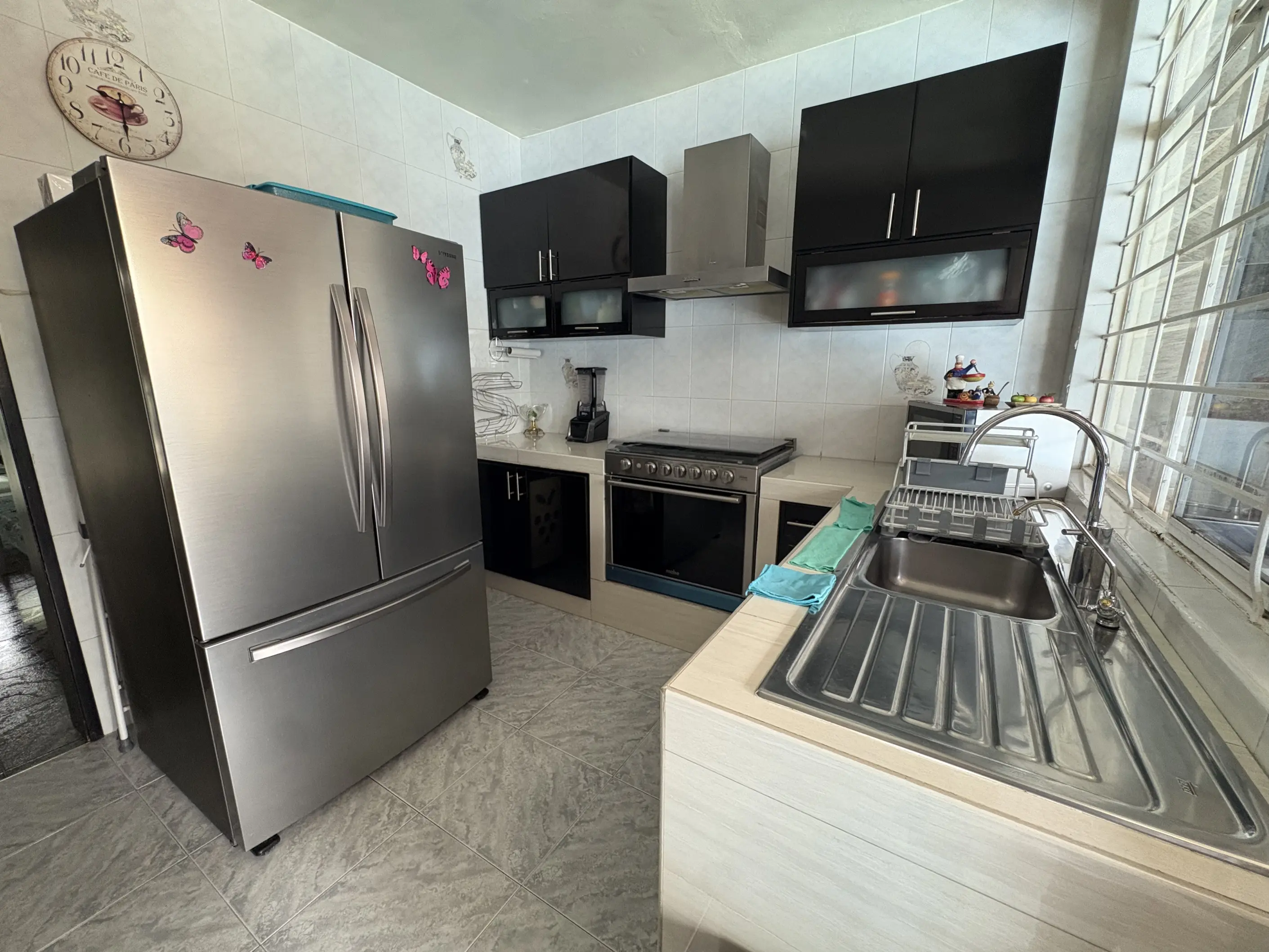Spacious House with Apartments and Extensive Gardens in El Tule Image 3